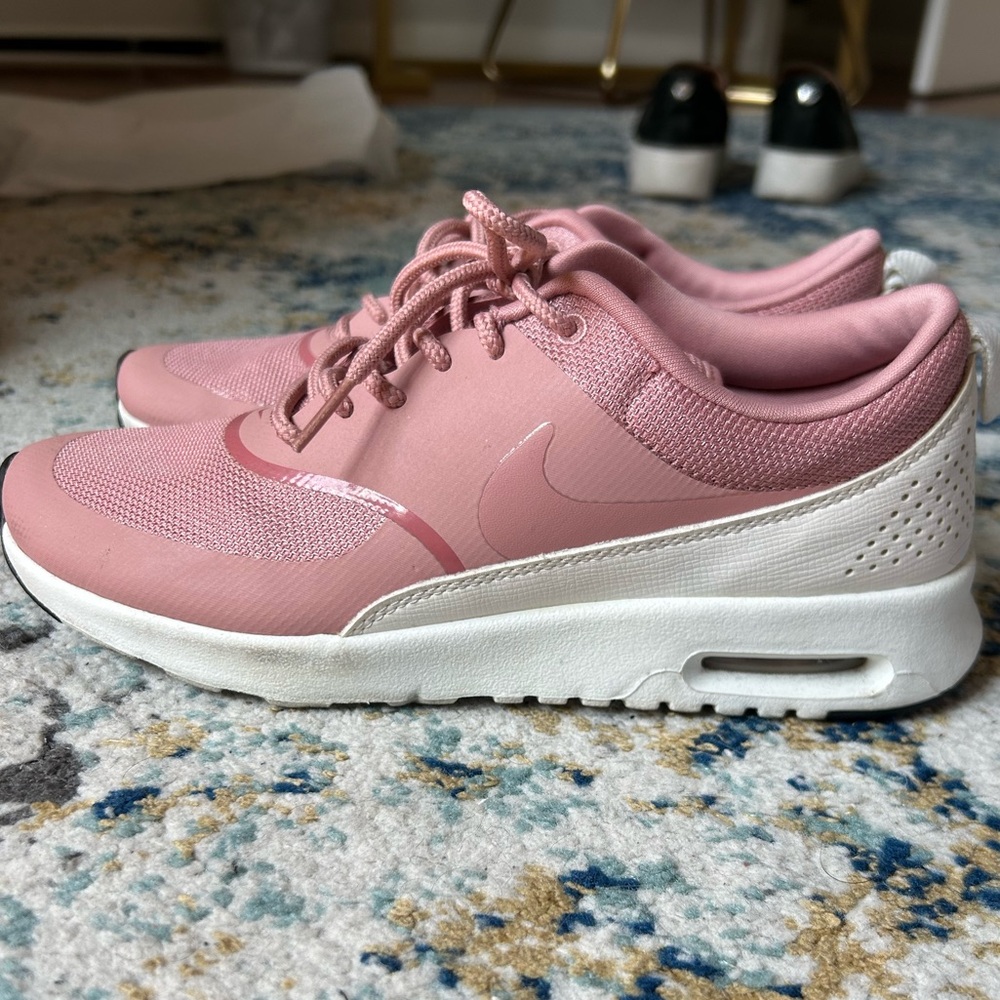 Light pink Airmax Nikes